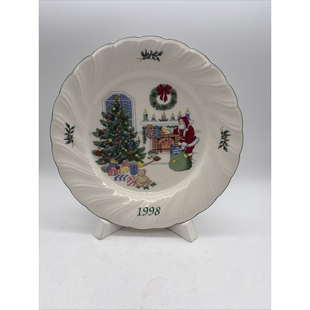 Nikko Happy Holidays 1998 Plate Chestnuts Roasting on Open Fire Holiday Spirit